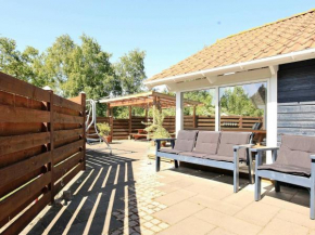 Three-Bedroom Holiday home in Rødby 30, Kramnitse